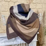 Foulard carré toucher laine motifs vagues femme