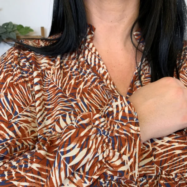 K040- Blouse By.One “Jolies Formes” (T40-T48) - marron - 48