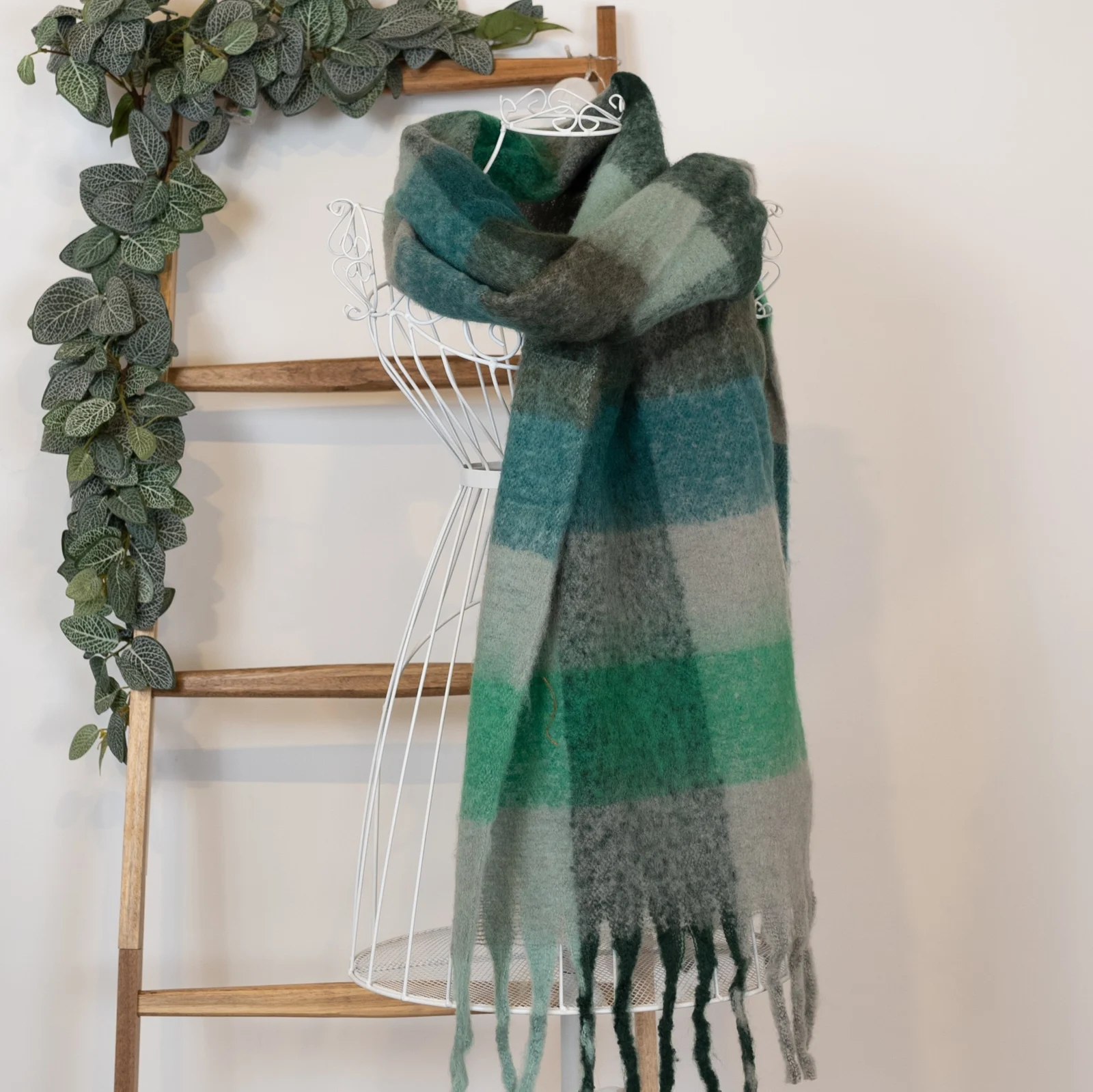 Y507- Echarpe mousseuse à carreaux