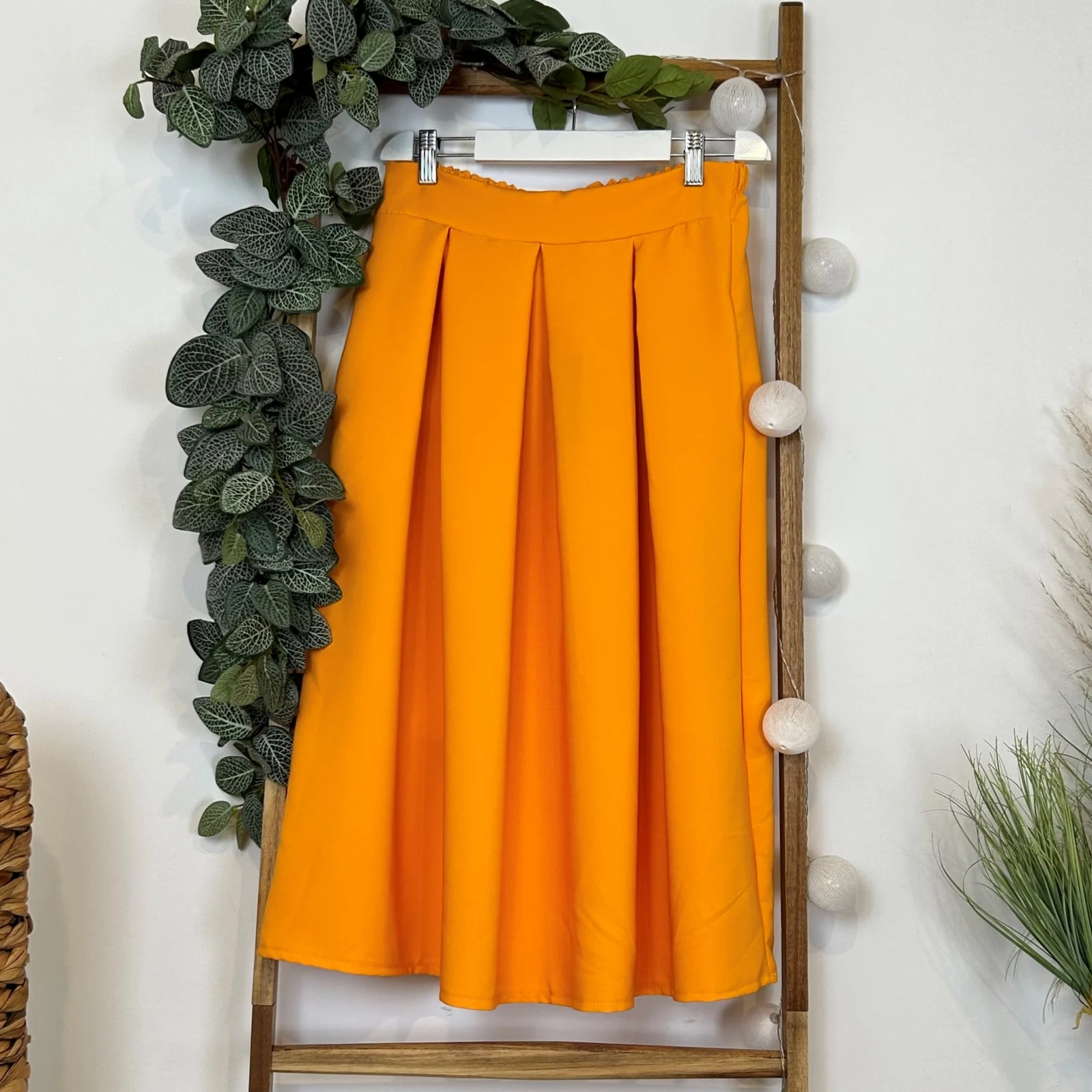 P049- Jupe midi unie (Tu)