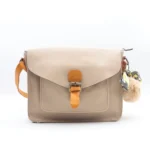 Grand sac bandoulière à rabat - Flora & Co - beige - sans-taille