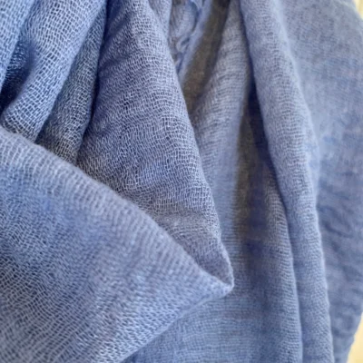 Y510– Foulard uni froissé - bleu-jeans - sans-taille