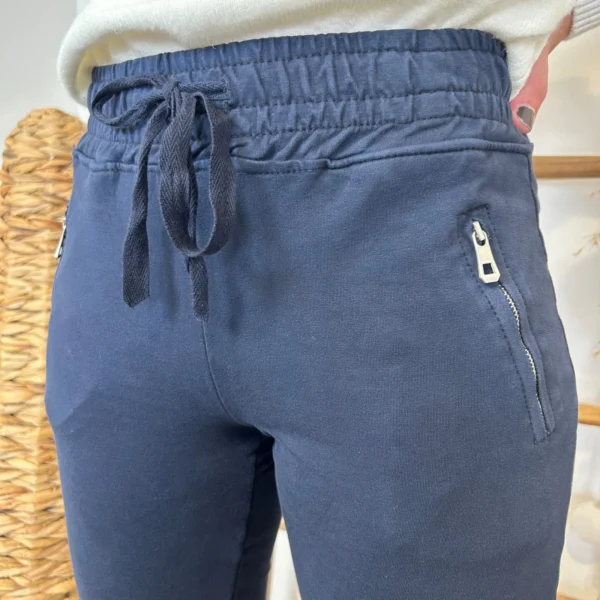 L738- Jogging 2 poches - marine - 44