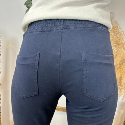 L738- Jogging 2 poches - marine - 44