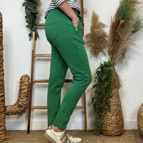 L738- Jogging 2 poches - vert-bresil - 44