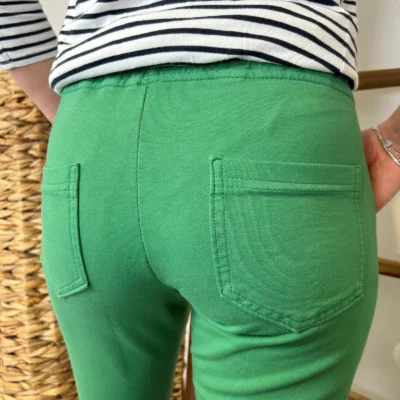 L738- Jogging 2 poches - vert-bresil - 44