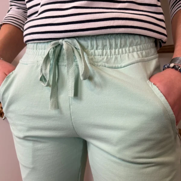 L738- Jogging 2 poches - vert-menthe - 44