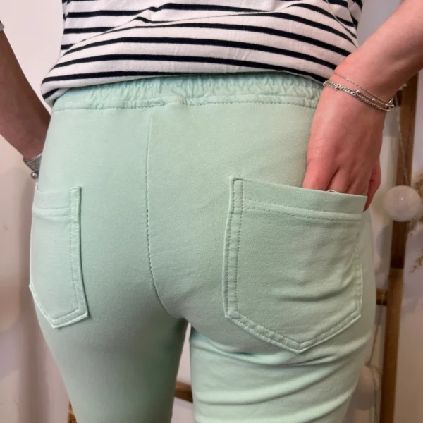 L738- Jogging 2 poches - vert-menthe - 44