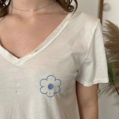 L468- T Shirt Fleur 🌼 brodée(Tu) 🇮🇹 - blanc - taille-unique