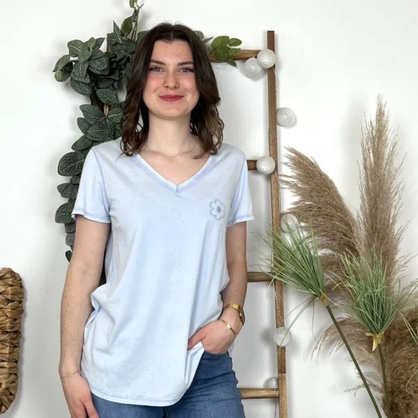 L468- T Shirt Fleur 🌼 brodée(Tu) 🇮🇹 - bleu-ciel - taille-unique