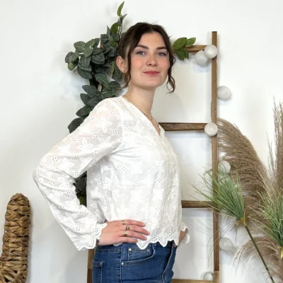 K471- Blouse brodée Version Féminin - blanc - 40