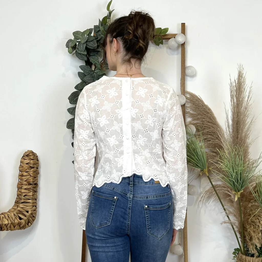 K471- Blouse brodée Version Féminin - blanc - 40