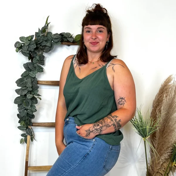 K233- Débardeur Maëlle dos brodé (T40-T48) - vert-sapin - 48